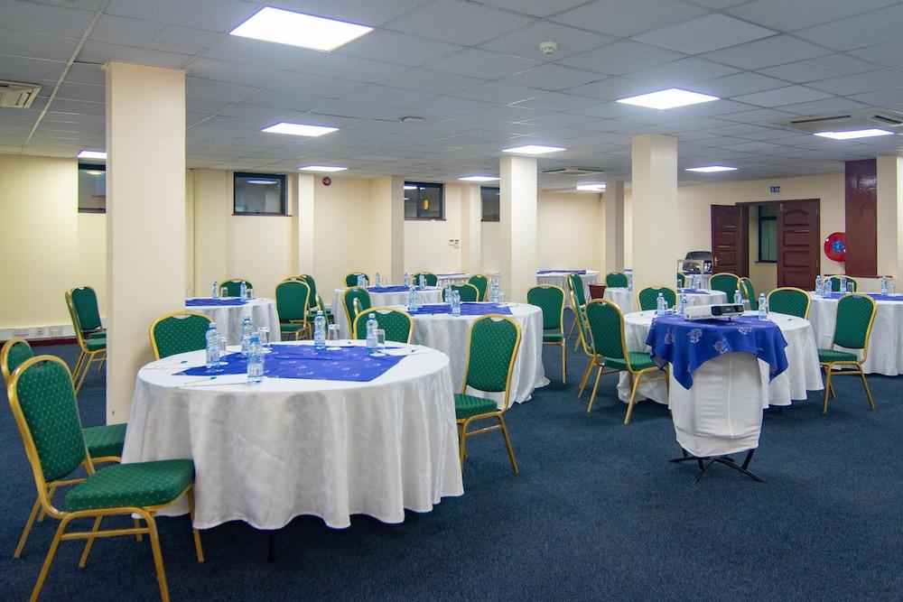 Jacaranda Hotel Найроби Экстерьер фото